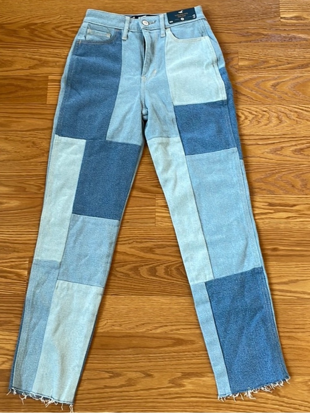 NWT Hollister Patchwork Ultra High-Rise Mom Jeans Size 23 or 00R